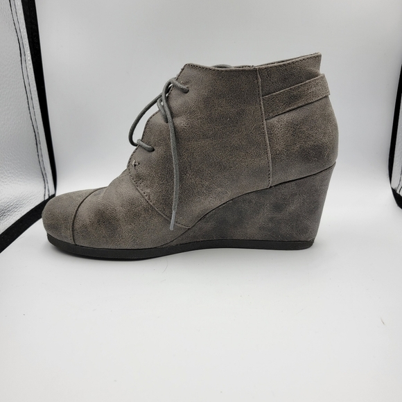 Maurices Gray Wedge Booties Sz 8.5 - Picture 8 of 10